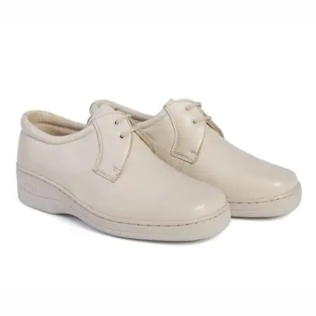 Pair of comfortable women's shoes with two laces, in sand colour, model 5472 V2
