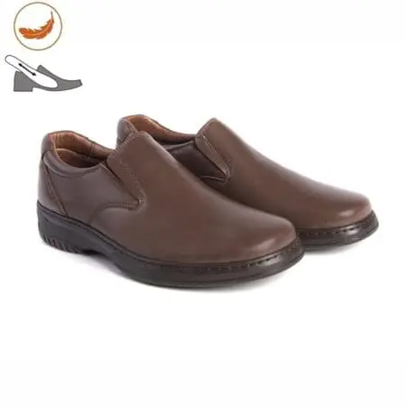 Pair of comfortable shoes with elastics on the sides, brown colour, model 5985 V2
