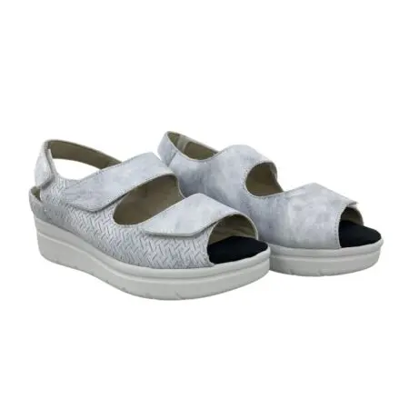 Par de sandalias de verano cómodas, en color blanco, modelo 8192 V2
