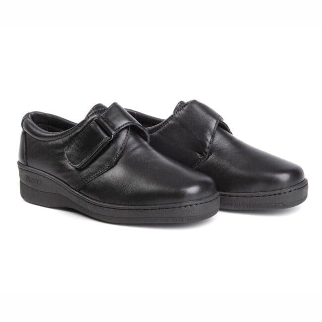 Pair of comfortable women's shoes with velcro fastening in black colour, model 5483 V2