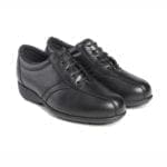 Par de zapatillas de mujer con horma extra ancha y cordón, de color negro, modelo 6112-H V2
