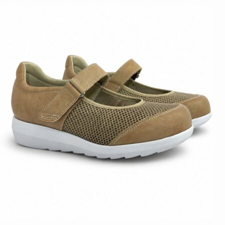 Merceditas ancho G, modelo 7632-G en piel taupe - beige con rejilla transpirable, cierre velcro y plantilla extraíble marca Comode by Pinosos