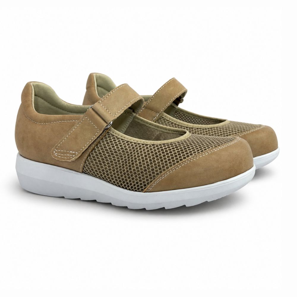 Pinoso’s beige Mary Jane 7632-G Mesh, wide G women shoe in soft leather with velcro designed for sensitive feet