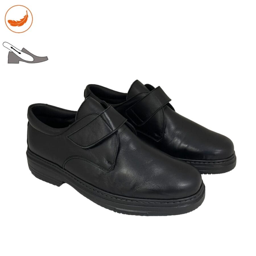 Pair of men's shoes with extra wide last, in black colour, with removable insole and very light, model 5479-H V2