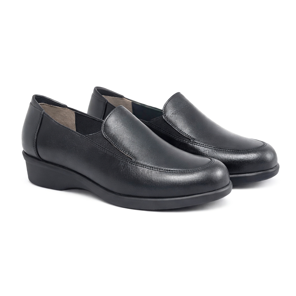 Pinoso’s 8491 comfortable black leather loafer for women