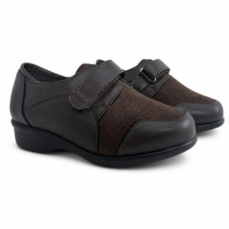Pinoso's women's comfortable shoes, brown with Velcro closure. For sensitive feet, made of leather, flexible fabric and a removable insole. Model 8422 brown